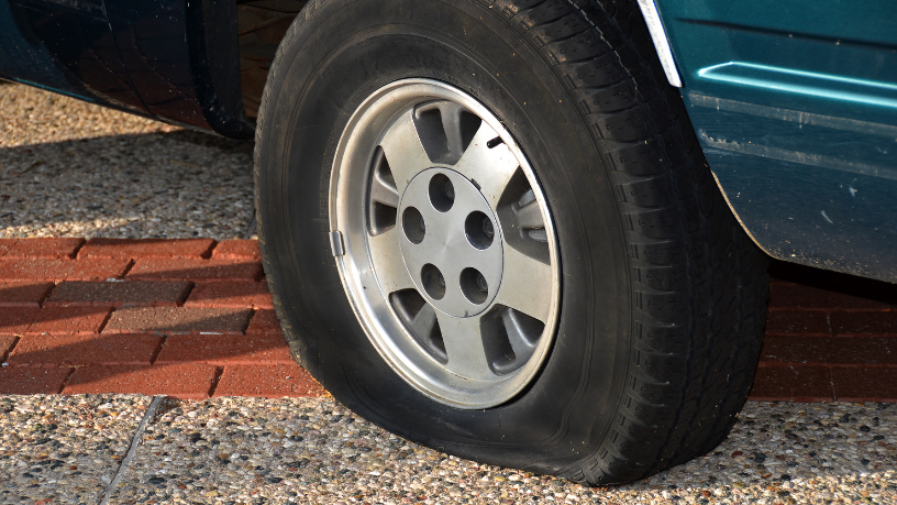 Sérgio Bento De Araújo revela o que ninguém te conta sobre segurança, custo e praticidade ao escolher entre run-flat, selante ou estepe sob diferentes condições de uso.